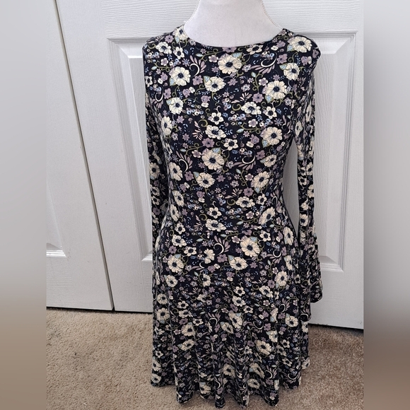 Soft & Sexy Floral Fit & Flair Dress    Size S/P - Picture 10 of 14